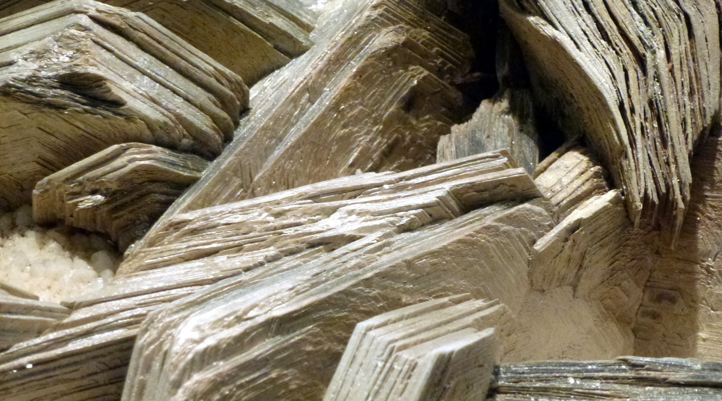 All about mica, the miracle ingredient in our Hint of Tint Lip Balms